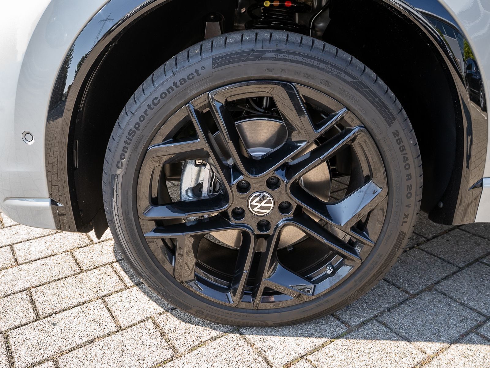 Fahrzeugabbildung Volkswagen Tiguan R-Line 2.0 TDI DSG LED PANO NAVI HUD AHK