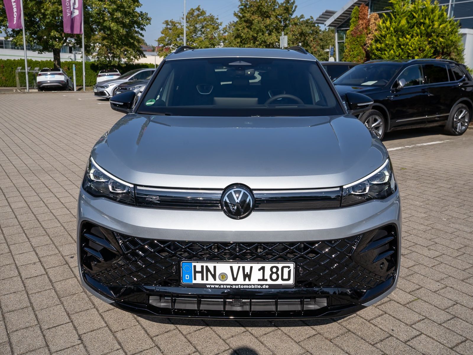 Fahrzeugabbildung Volkswagen Tiguan R-Line 2.0 TDI DSG LED PANO NAVI HUD AHK