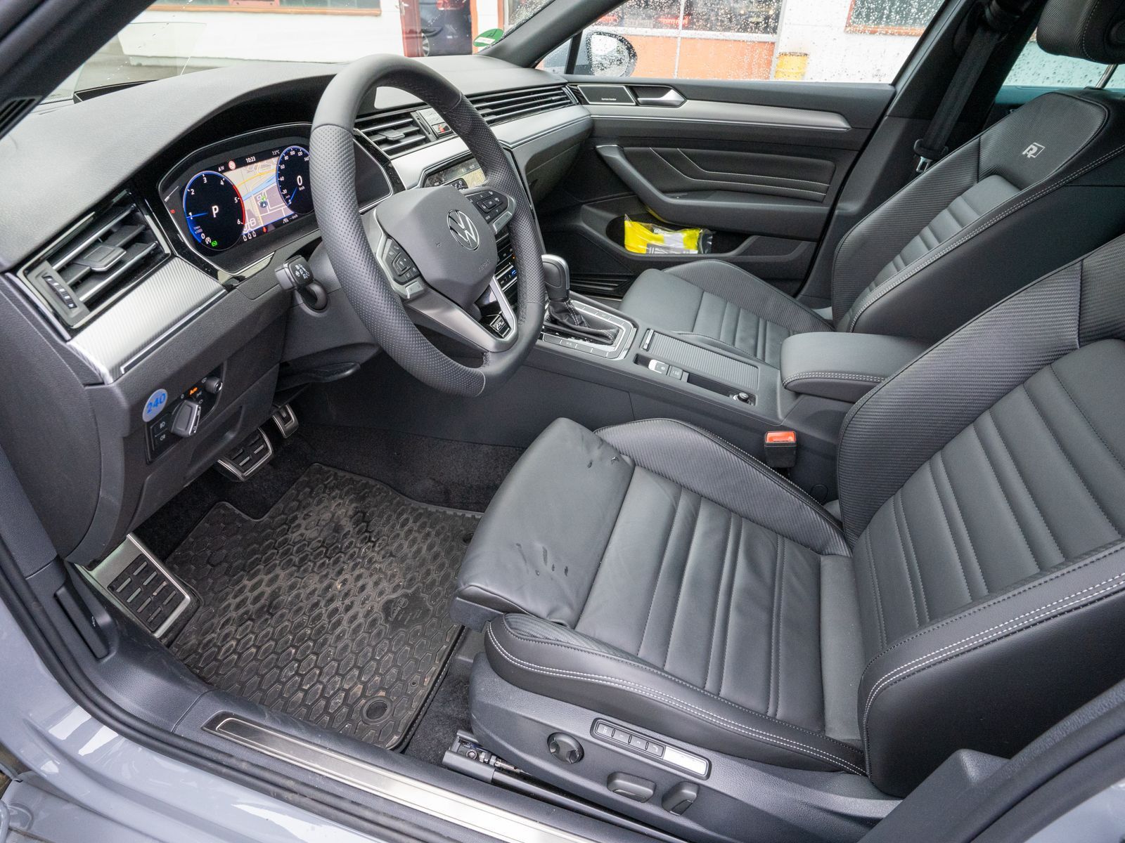 Fahrzeugabbildung Volkswagen Passat Variant R-Line 2.0TDI DSG LED NAVI AHK VC