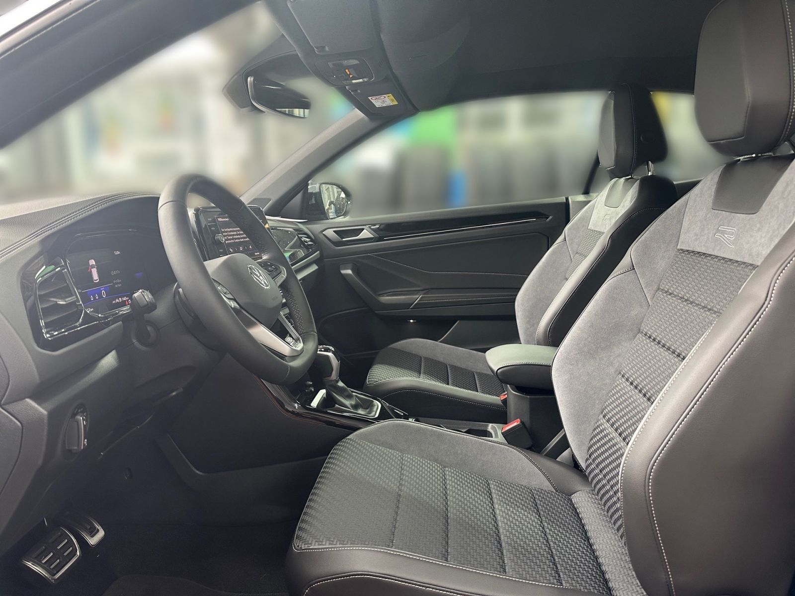 Fahrzeugabbildung Volkswagen T-Roc Cabriolet R-Line 1.5 TSI DSG