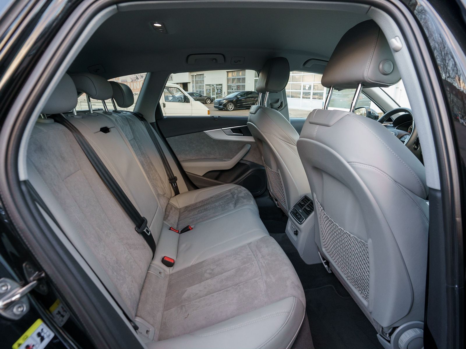 Fahrzeugabbildung Audi A4 Avant Sline 50TDI quattro Navi Matrix StandHz