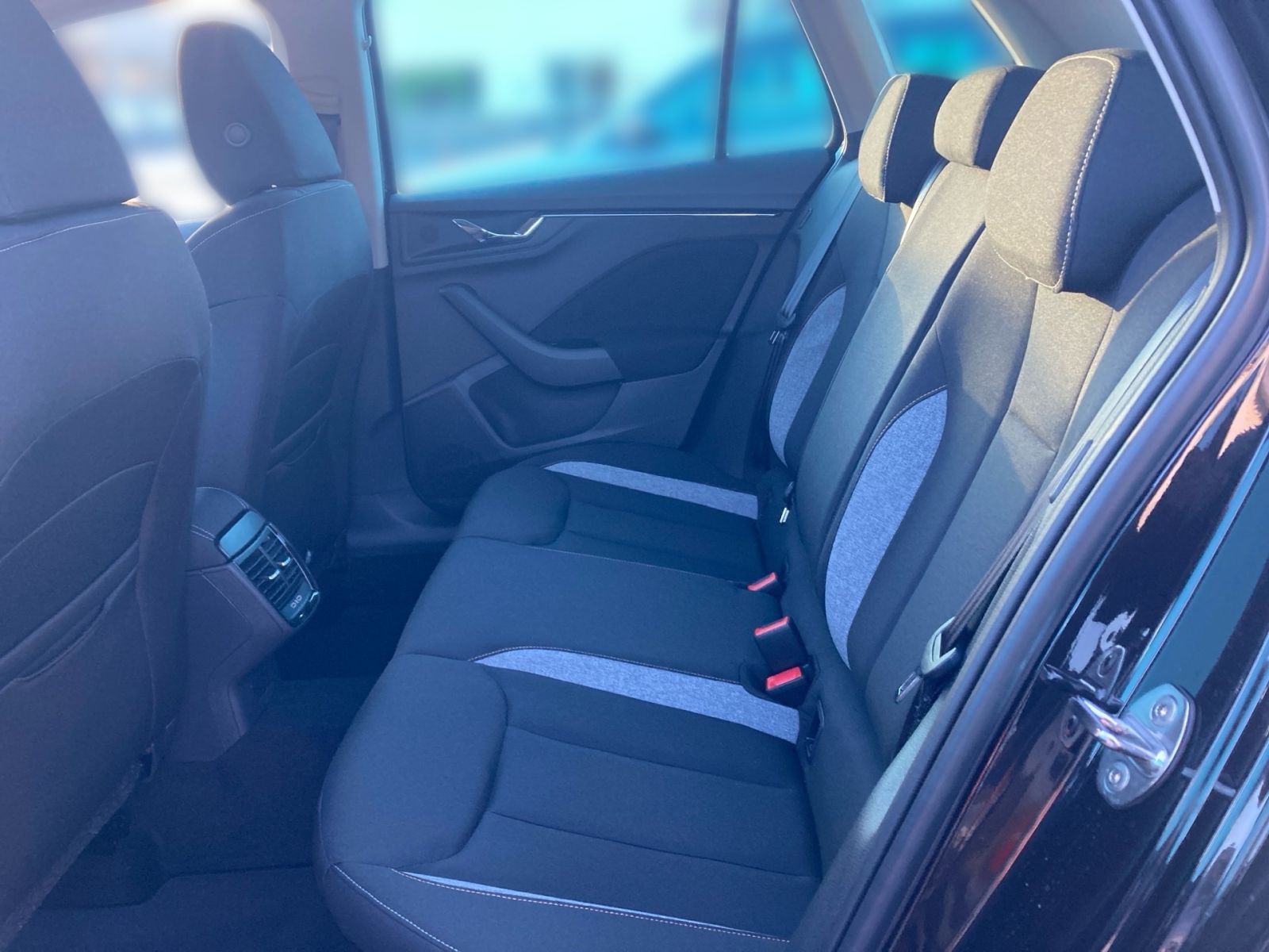 Fahrzeugabbildung SKODA Kamiq Drive 1,0TSI 115PS DSG Kamera SHZ ACC PDC