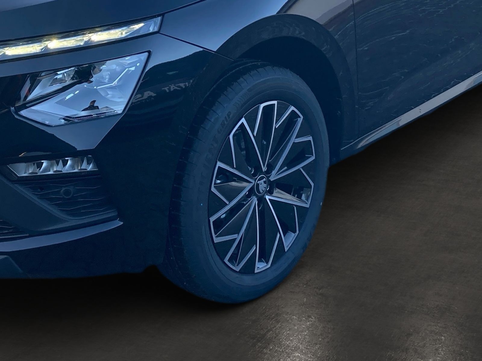 Fahrzeugabbildung SKODA Kamiq Drive 1,0TSI 115PS DSG Kamera SHZ ACC PDC