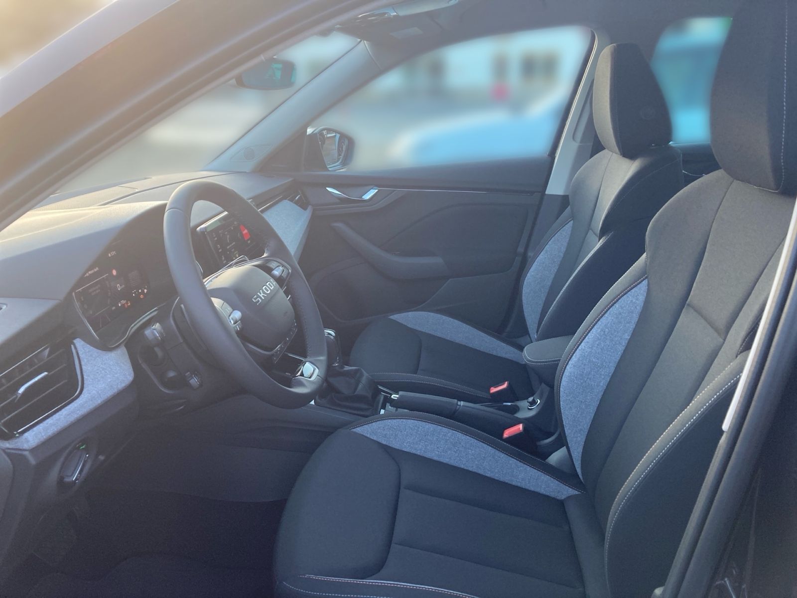 Fahrzeugabbildung SKODA Kamiq Drive 1,0TSI 115PS DSG Kamera SHZ ACC PDC