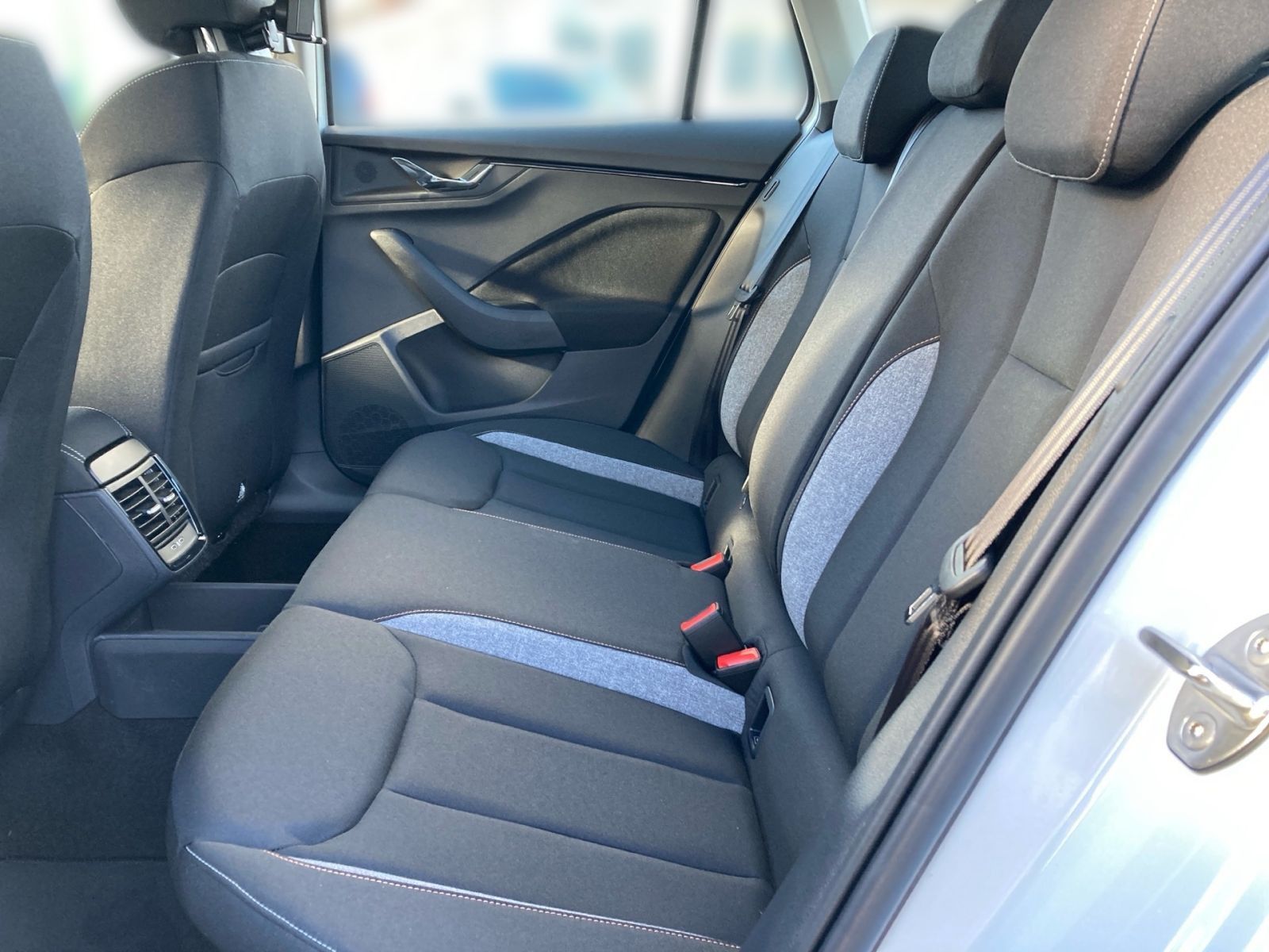 Fahrzeugabbildung SKODA Kamiq Tour 1,5TSI 150PS DSG Kamera SHZ ACC Navi