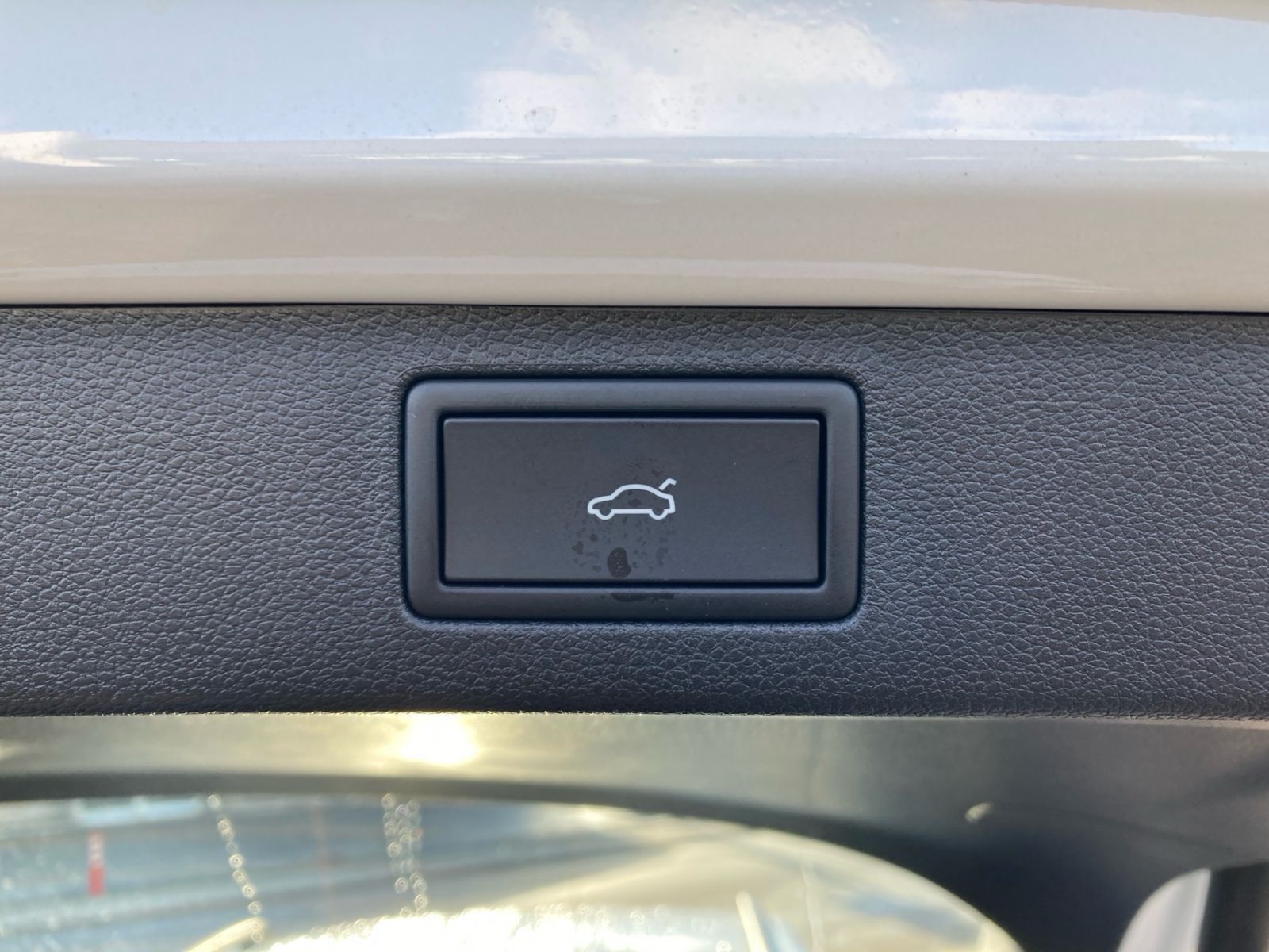 Fahrzeugabbildung SKODA Kamiq Tour 1,5TSI 150PS DSG Kamera SHZ ACC Navi