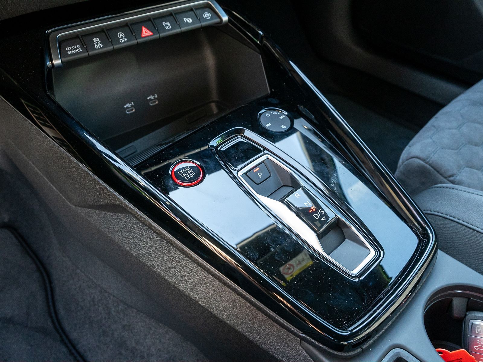 Fahrzeugabbildung Audi RS 3 Limousine 294(400) kW(PS) S tronic
