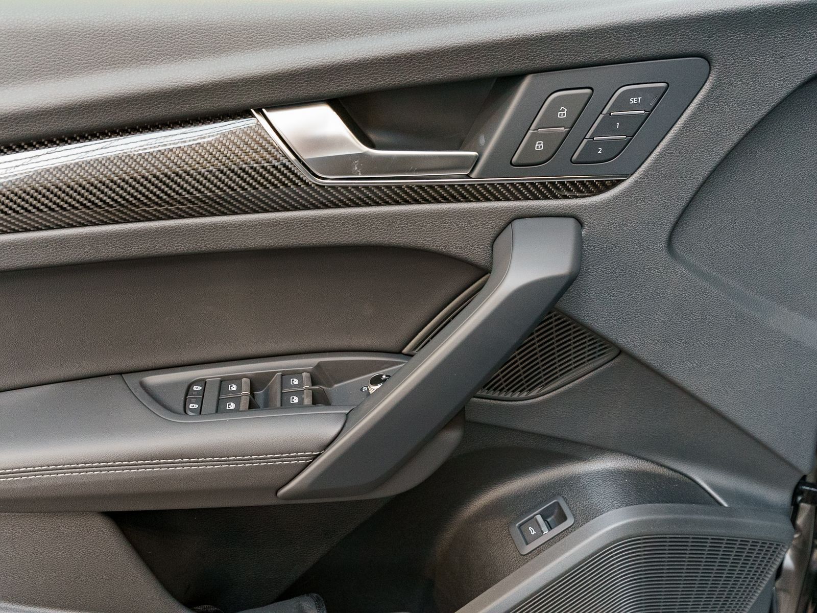 Fahrzeugabbildung Audi SQ5 TDI 251(341) kW(PS) tiptronic