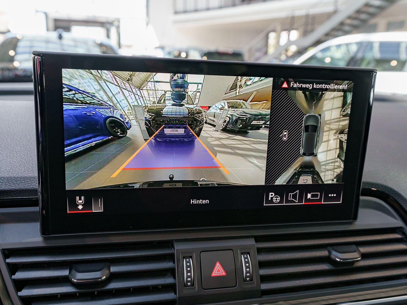 Fahrzeugabbildung Audi SQ5 TDI 251(341) kW(PS) tiptronic