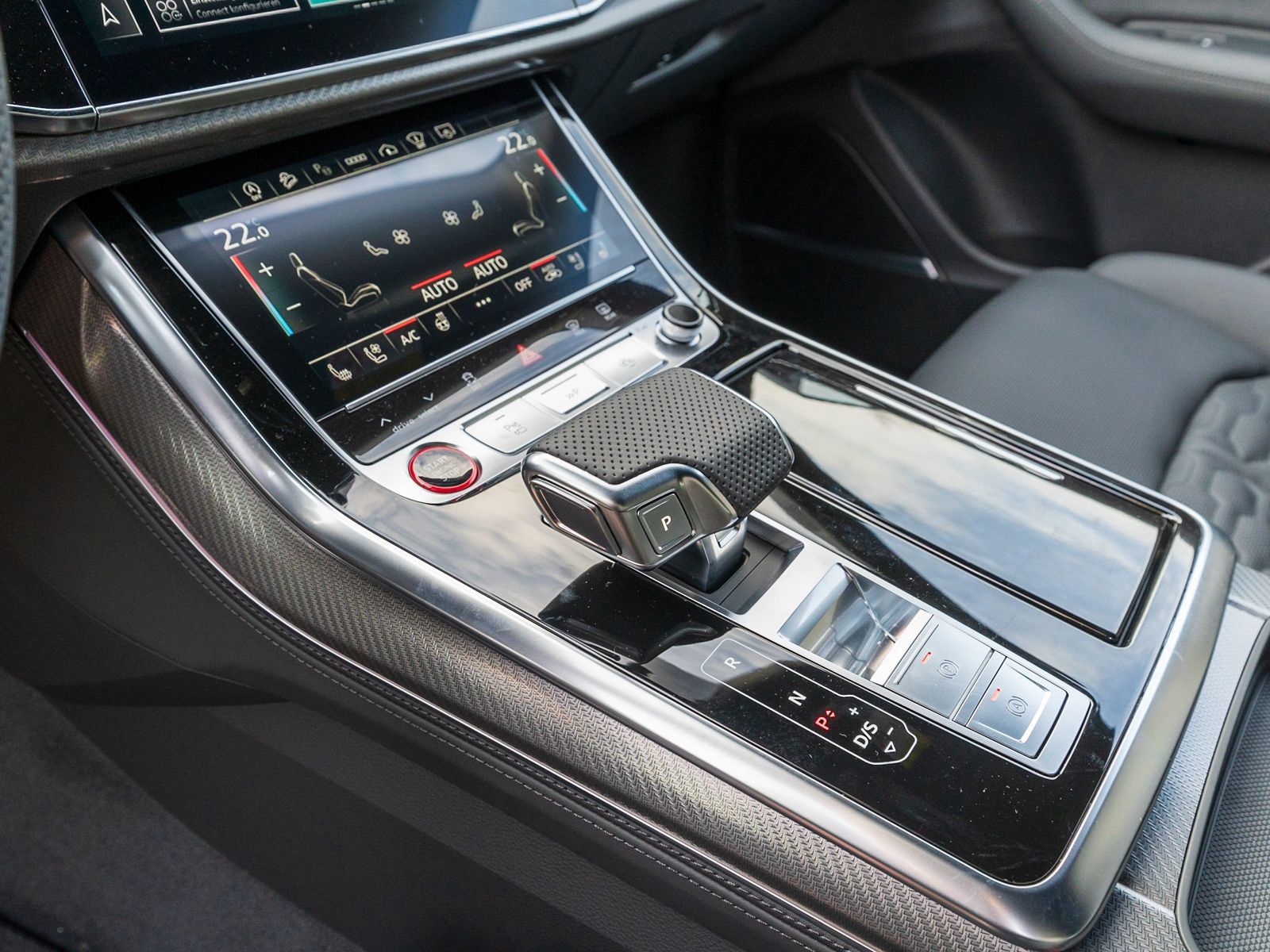 Fahrzeugabbildung Audi RS Q8 SUV 441(600) kW(PS) tiptronic
