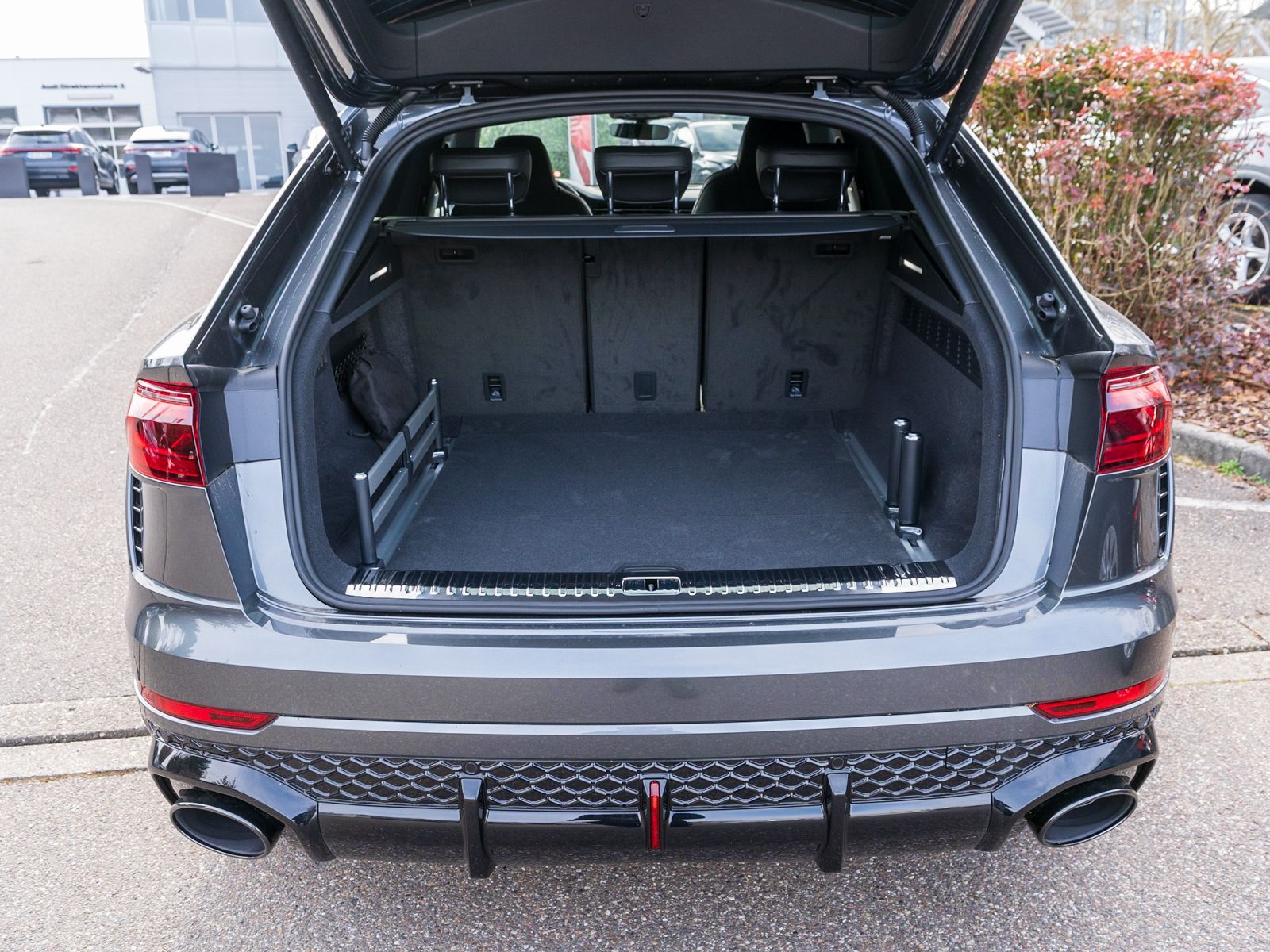 Fahrzeugabbildung Audi RS Q8 SUV 441(600) kW(PS) tiptronic