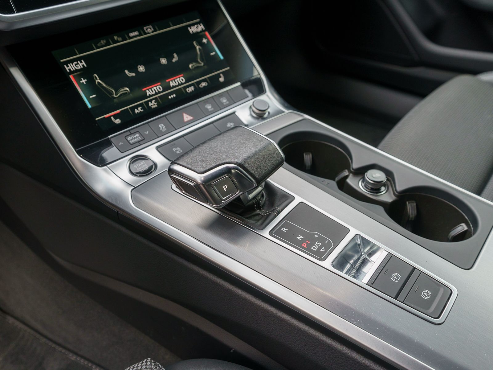 Fahrzeugabbildung Audi A6 Avant S line 50TFSI e quattro Stronic RFK AHK