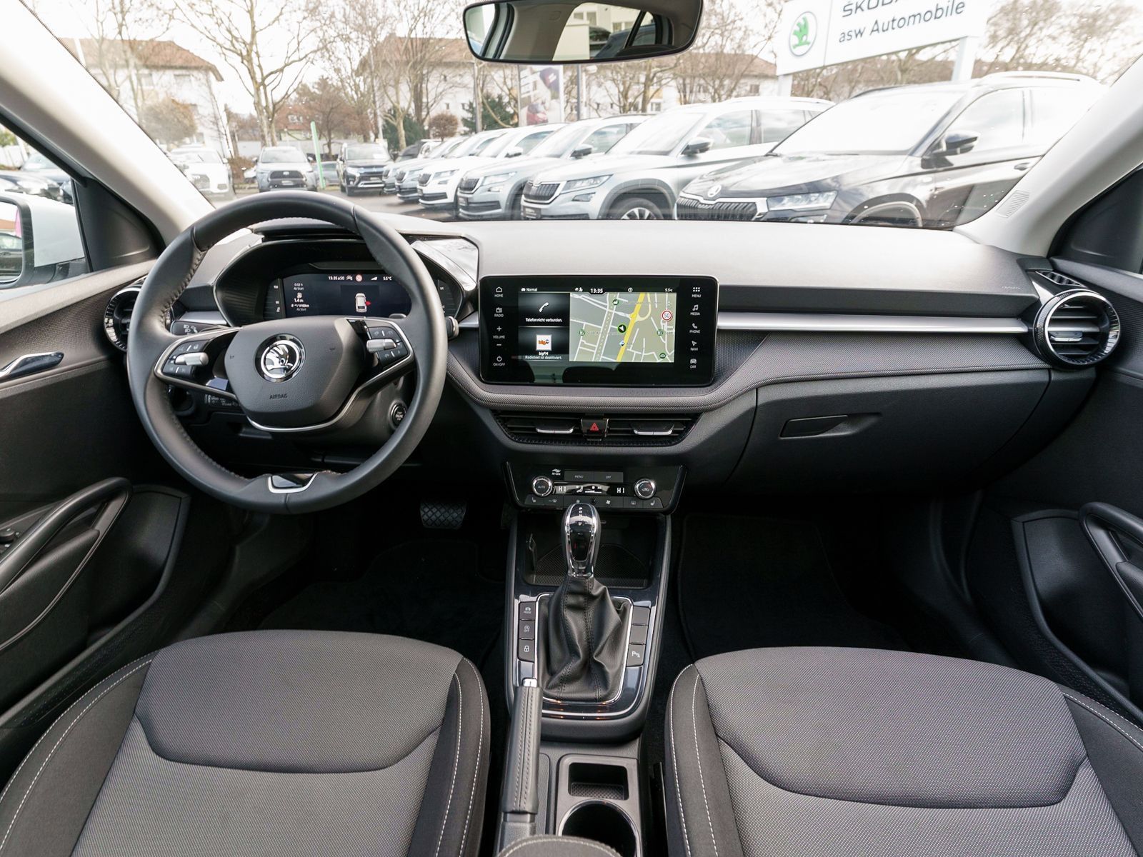 Fahrzeugabbildung SKODA Fabia Drive 1.0 TSI DSG LED Navi Pano ACC RFK VC