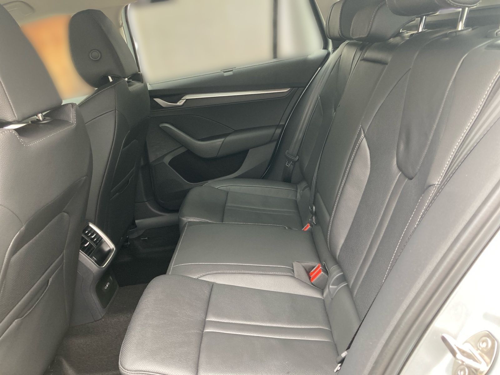 Fahrzeugabbildung SKODA Octavia Combi Selection 2,0TDI 150PS DSG AHK ACC