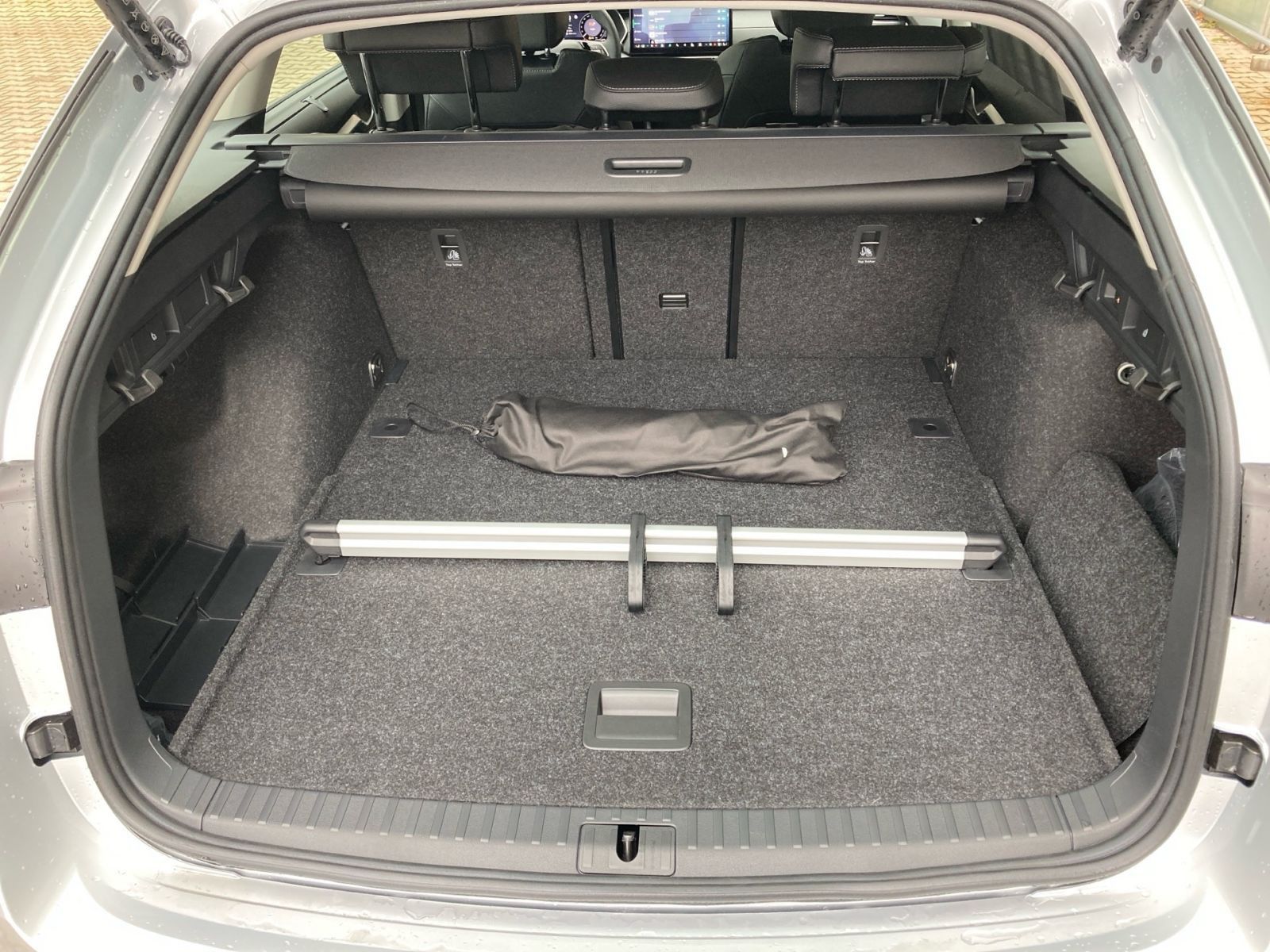 Fahrzeugabbildung SKODA Octavia Combi Selection 2,0TDI 150PS DSG AHK ACC