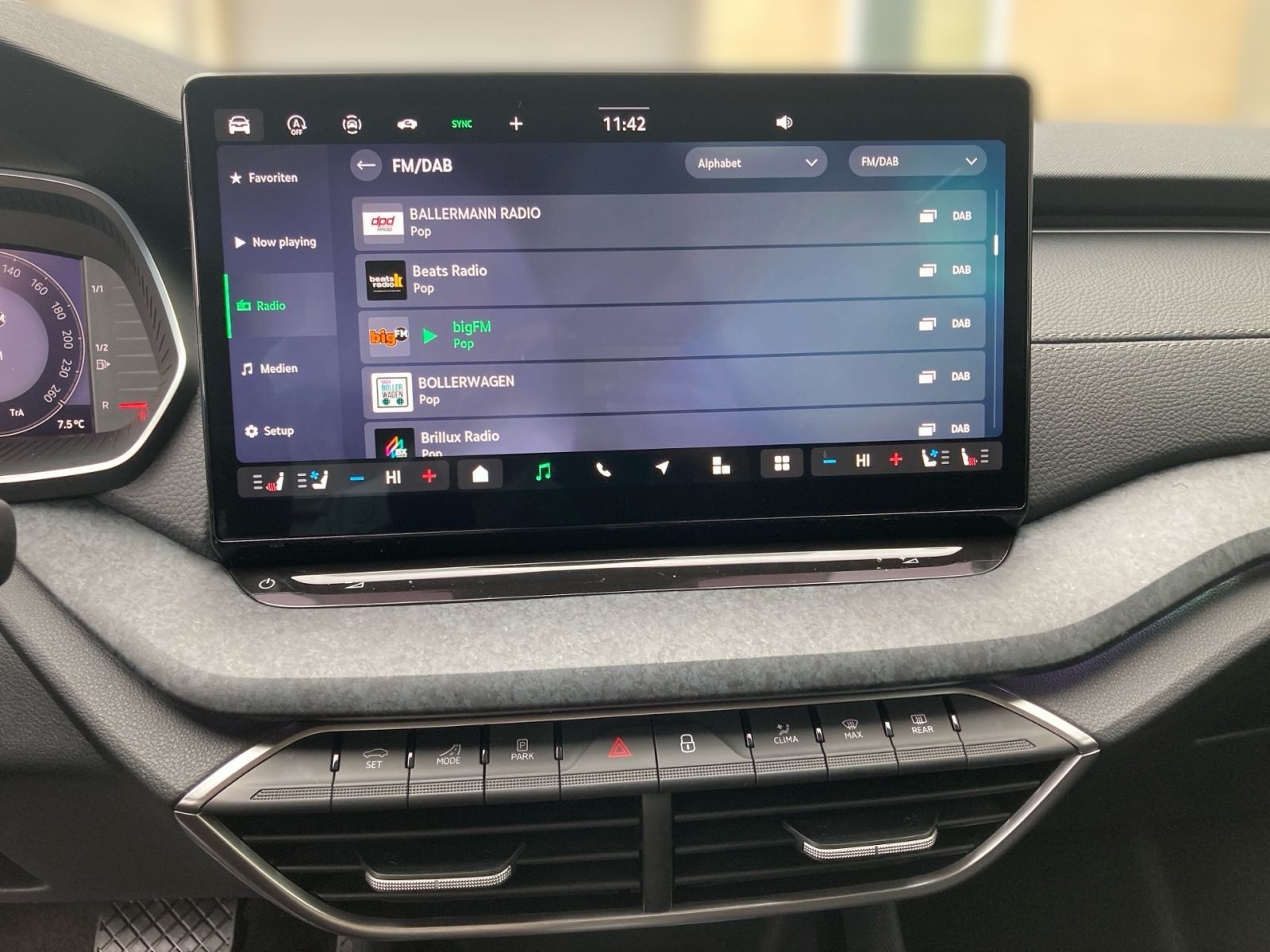 Fahrzeugabbildung SKODA Octavia Combi Selection 2,0TDI 150PS DSG AHK ACC