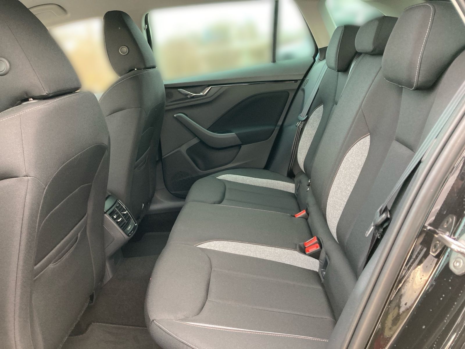 Fahrzeugabbildung SKODA Scala Tour 1,0TSI 116PS DSG Navi Kamera ACC PDC