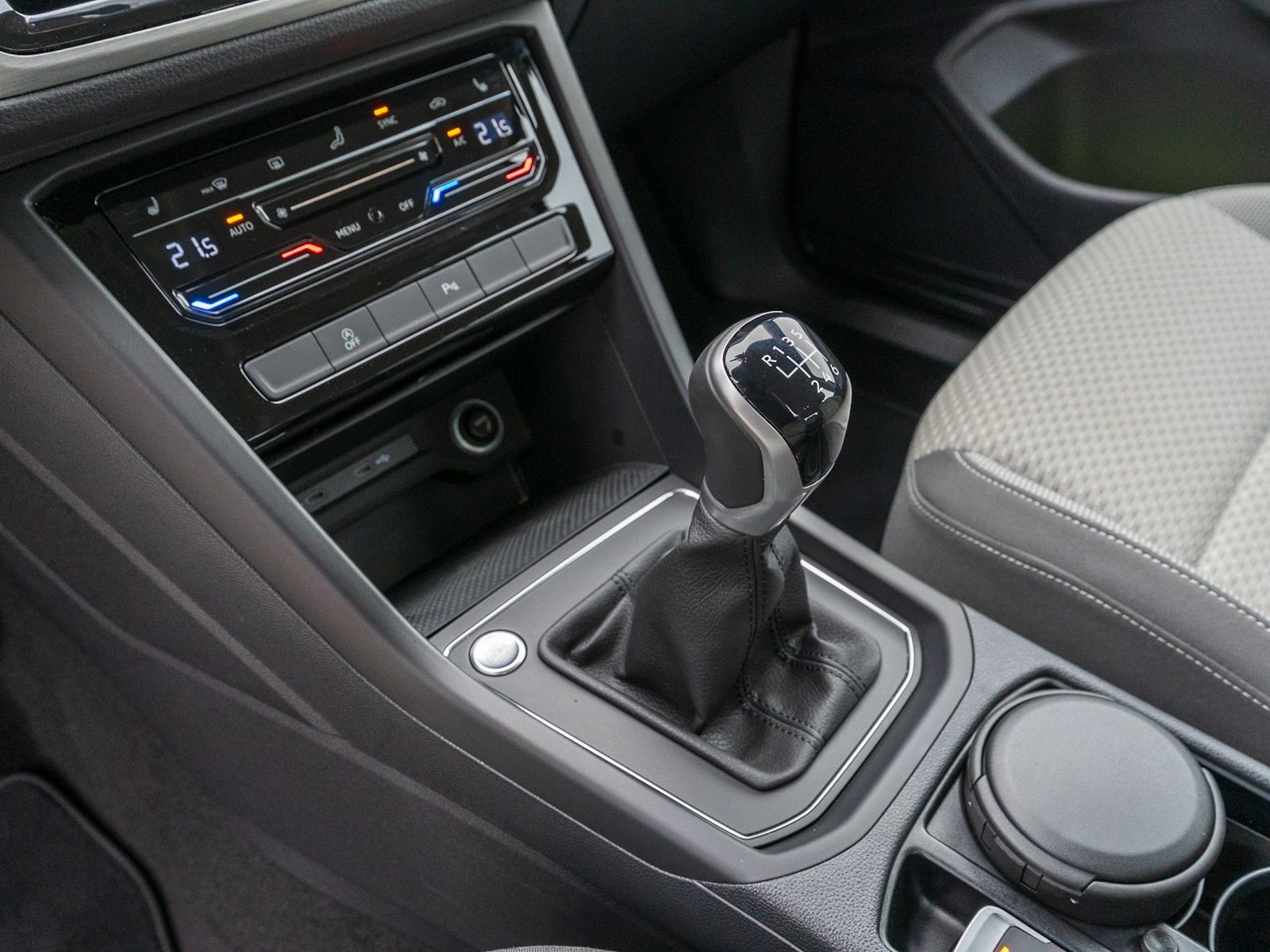 Fahrzeugabbildung Volkswagen Touran Comfortline 1.5 TSI Navi ACC VC 7-Sitzer