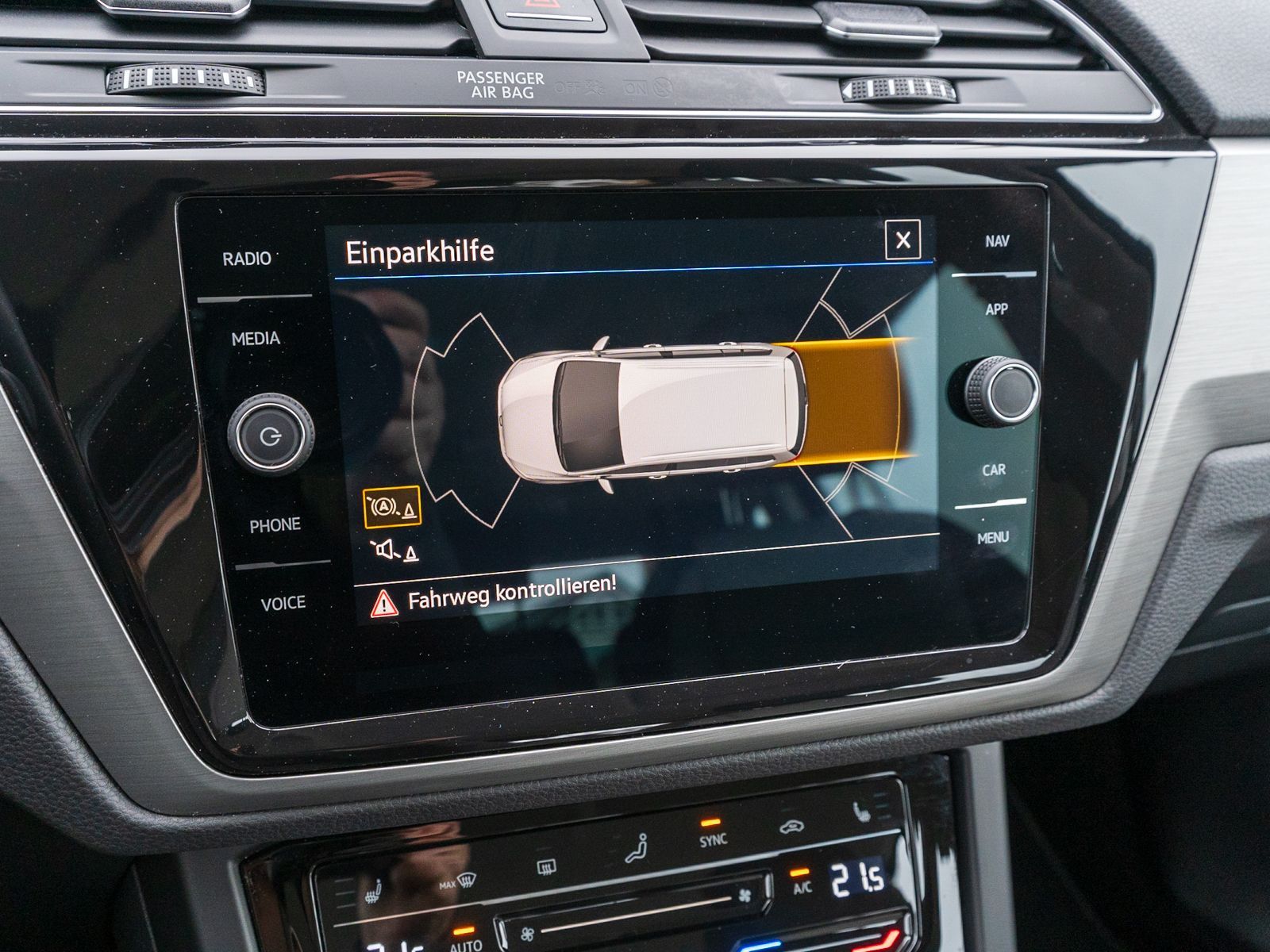 Fahrzeugabbildung Volkswagen Touran Comfortline 1.5 TSI Navi ACC VC 7-Sitzer