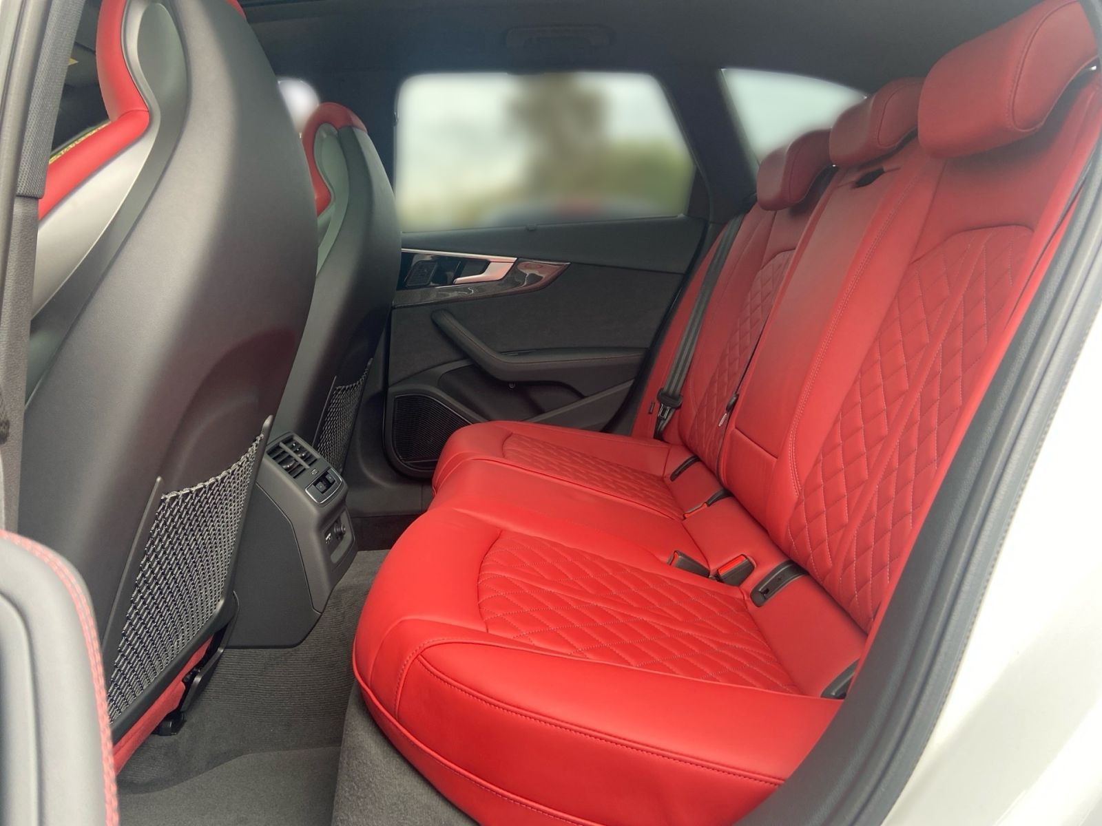 Fahrzeugabbildung Audi S4 Avant TDI 251(341) kW(PS) tiptronic