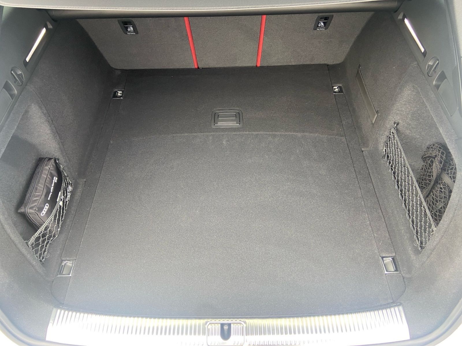 Fahrzeugabbildung Audi S4 Avant TDI 251(341) kW(PS) tiptronic