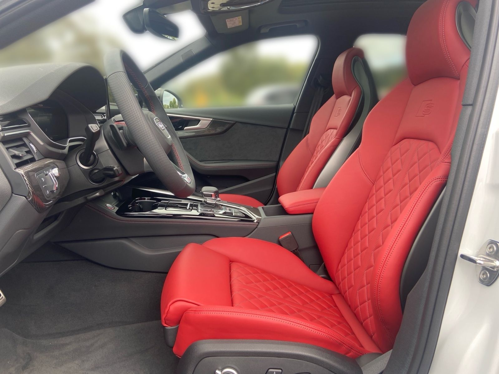 Fahrzeugabbildung Audi S4 Avant TDI 251(341) kW(PS) tiptronic
