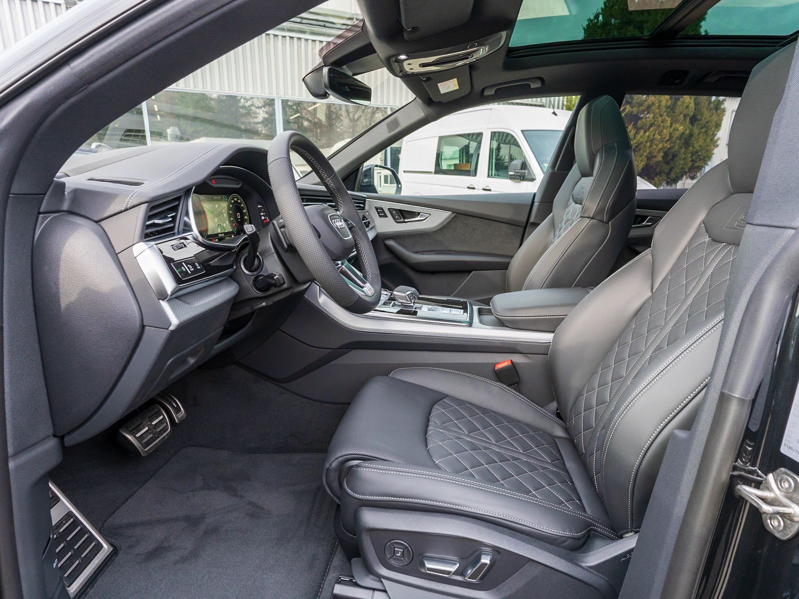 Fahrzeugabbildung Audi Q8 50TDI S line quattro Navi Matrix StandHz 360°