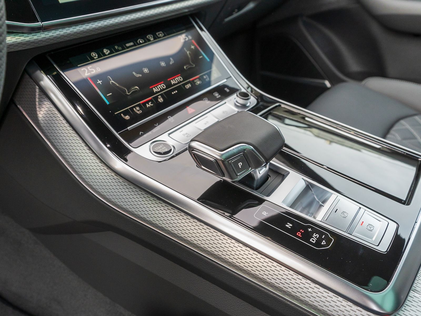 Fahrzeugabbildung Audi Q8 50TDI Sline quattro Navi Matrix StandHz 360°