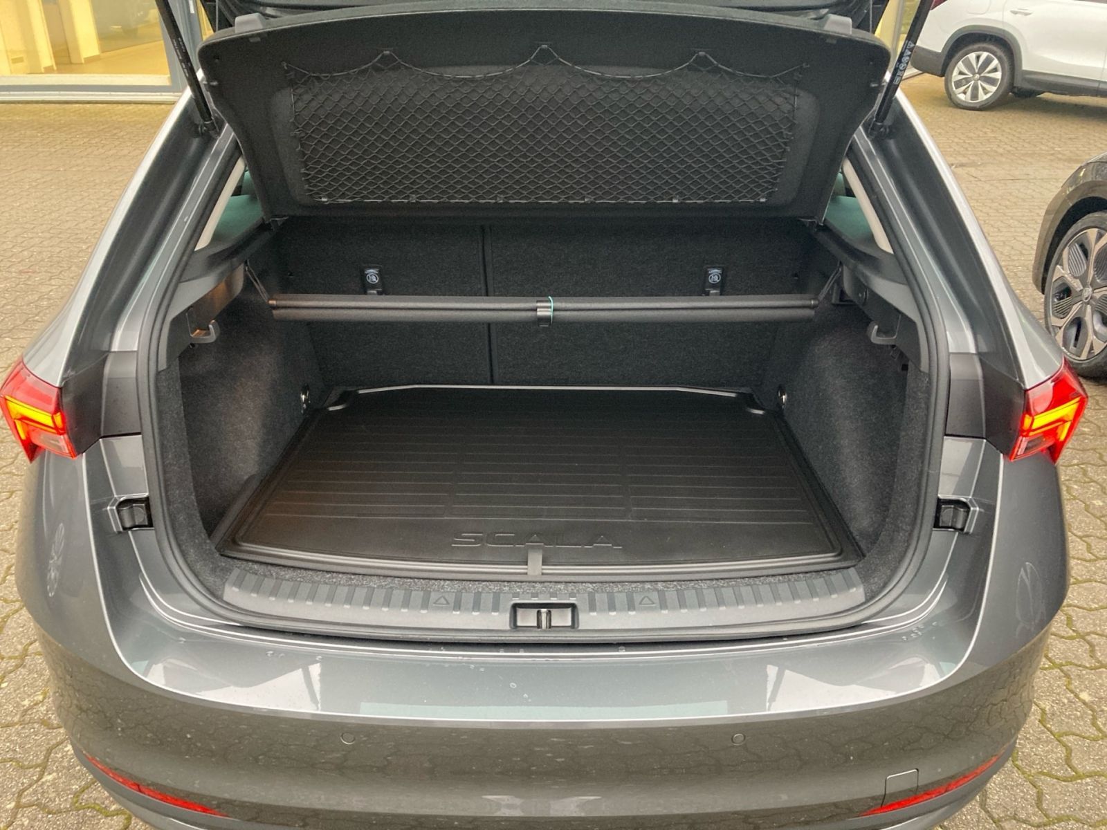 Fahrzeugabbildung SKODA Scala Tour 1,0 TSI 116PS DSG ACC Kamera PDC