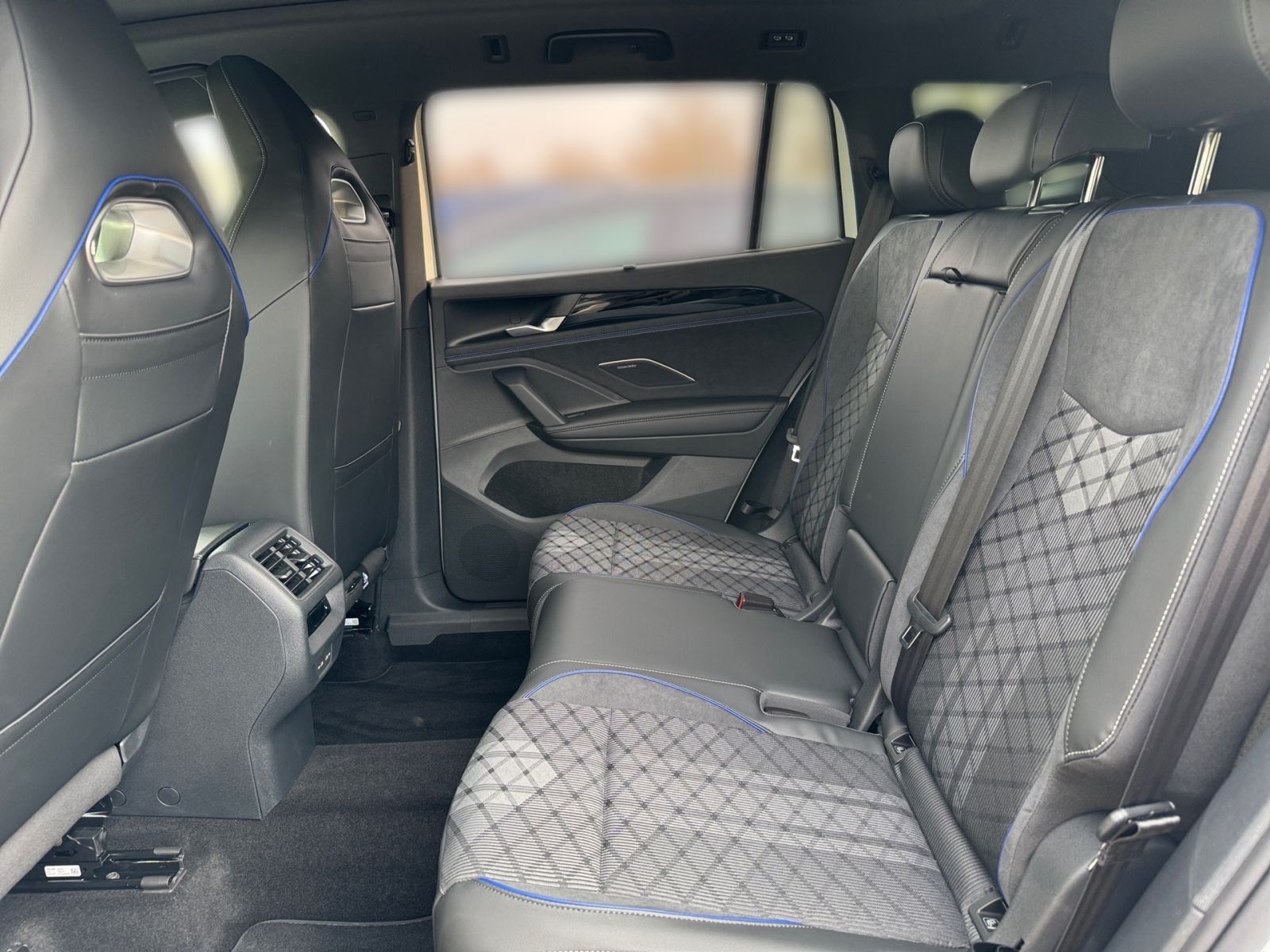 Fahrzeugabbildung Volkswagen Tayron R-Line 2.0TDI 4M 142 kW (193PS) DSG *AHK*
