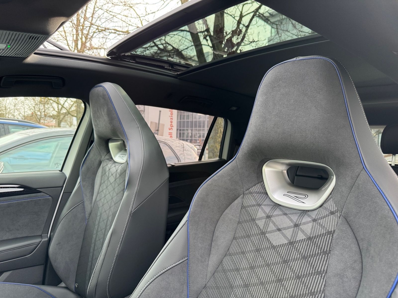 Fahrzeugabbildung Volkswagen Tayron R-Line 2.0TDI 4M 142 kW (193PS) DSG *AHK*
