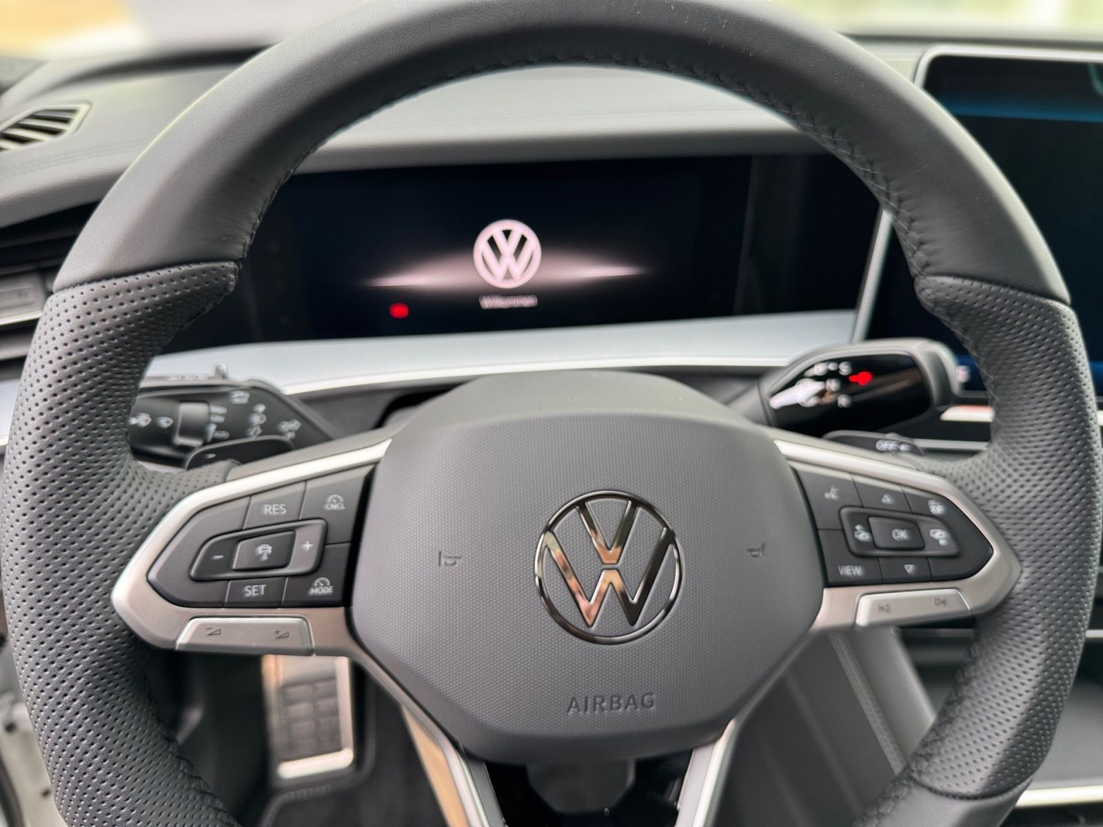 Fahrzeugabbildung Volkswagen Tayron R-Line 2.0TDI 4M 142 kW (193PS) DSG *AHK*