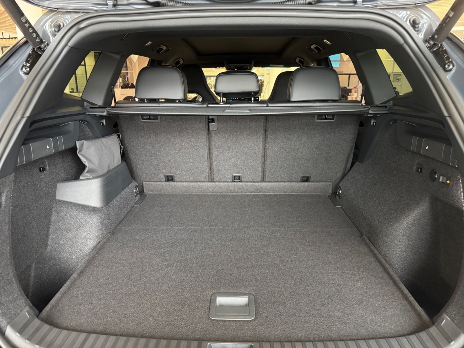 Fahrzeugabbildung Volkswagen Tayron R-Line 2,0 TDI 4M 142kW (193PS) DSG *AHK*