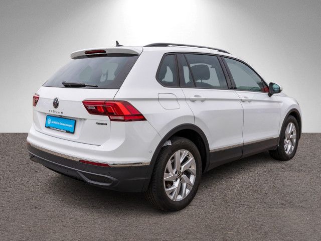 Fahrzeugabbildung Volkswagen Tiguan Life 2.0 TDI 4M DSG Navi LED ACC RFK SHZ