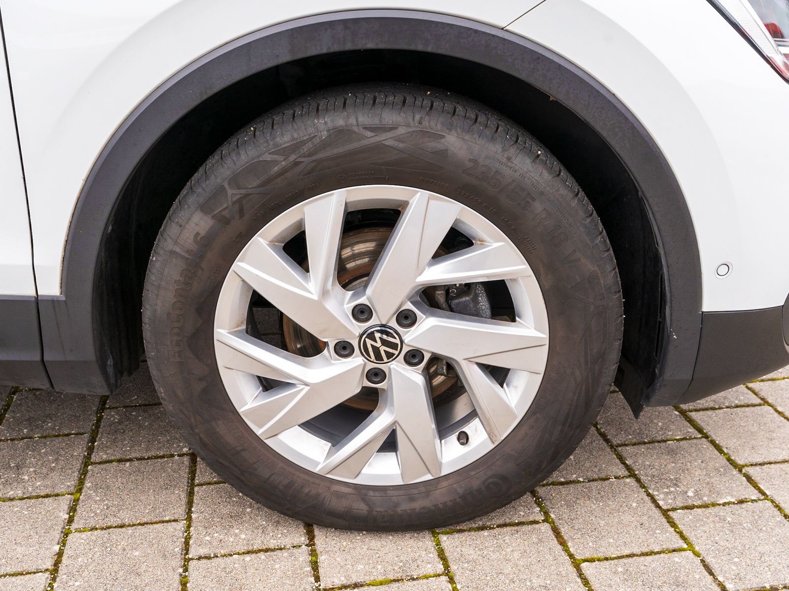 Fahrzeugabbildung Volkswagen Tiguan Life 2.0 TDI 4M DSG Navi LED ACC RFK SHZ