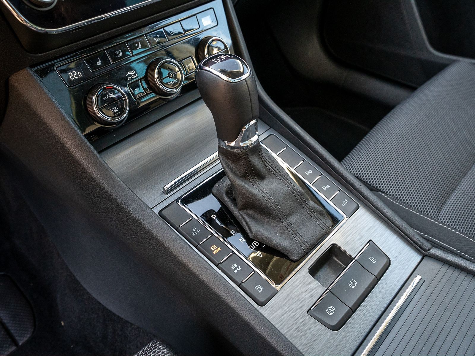 Fahrzeugabbildung SKODA Superb iV Combi Style 1.4Hybrid NAVI PANO VC AHK
