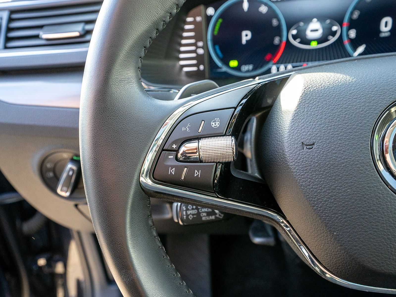 Fahrzeugabbildung SKODA Superb iV Combi Style 1.4Hybrid NAVI PANO VC AHK