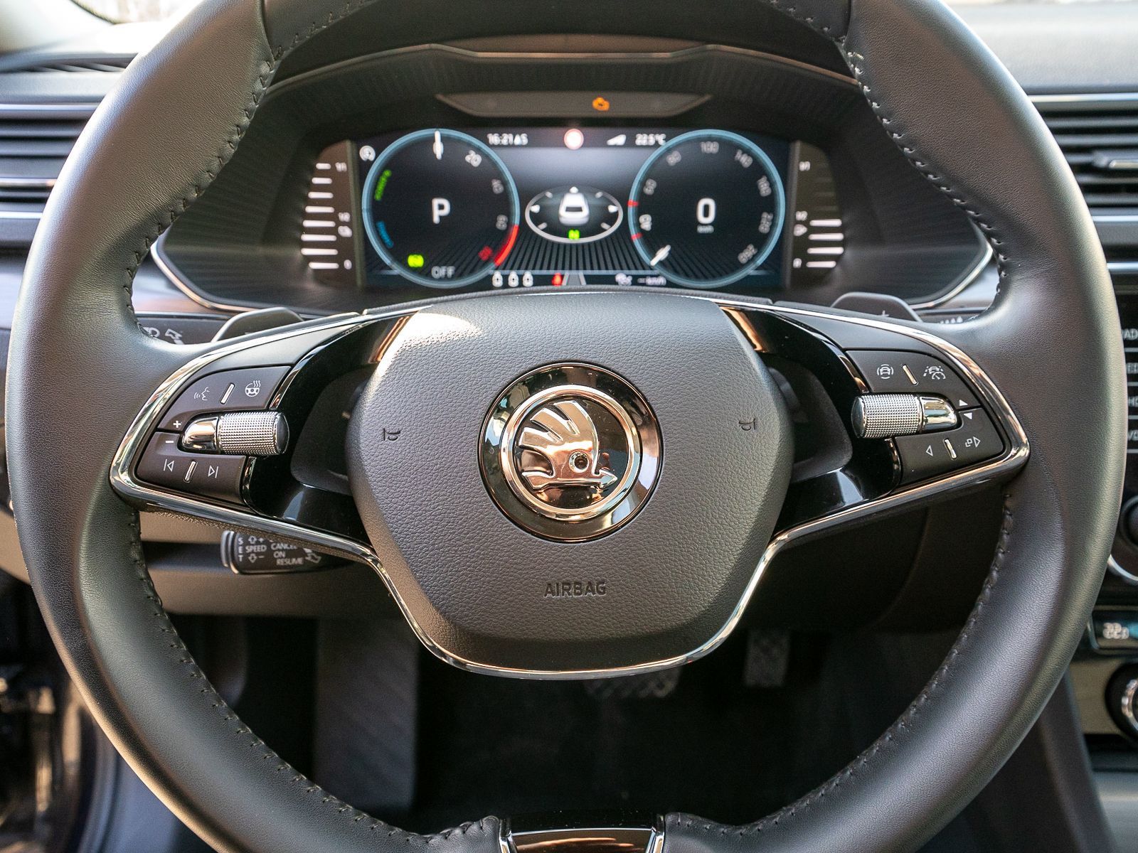Fahrzeugabbildung SKODA Superb iV Combi Style 1.4Hybrid NAVI PANO VC AHK