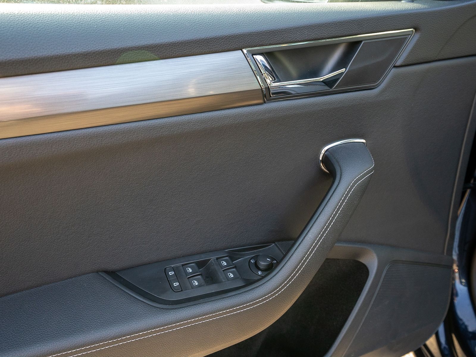 Fahrzeugabbildung SKODA Superb iV Combi Style 1.4Hybrid NAVI PANO VC AHK
