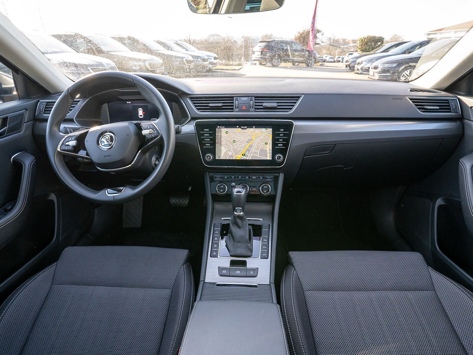 Fahrzeugabbildung SKODA Superb iV Combi Style 1.4Hybrid NAVI PANO VC AHK