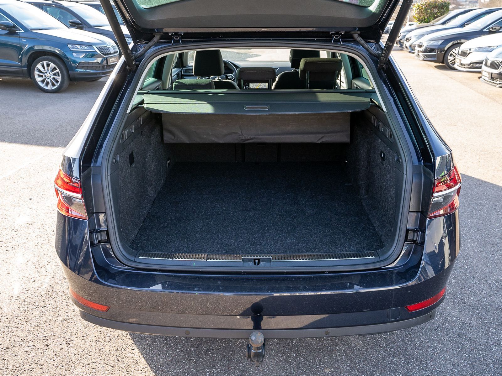 Fahrzeugabbildung SKODA Superb iV Combi Style 1.4Hybrid NAVI PANO VC AHK