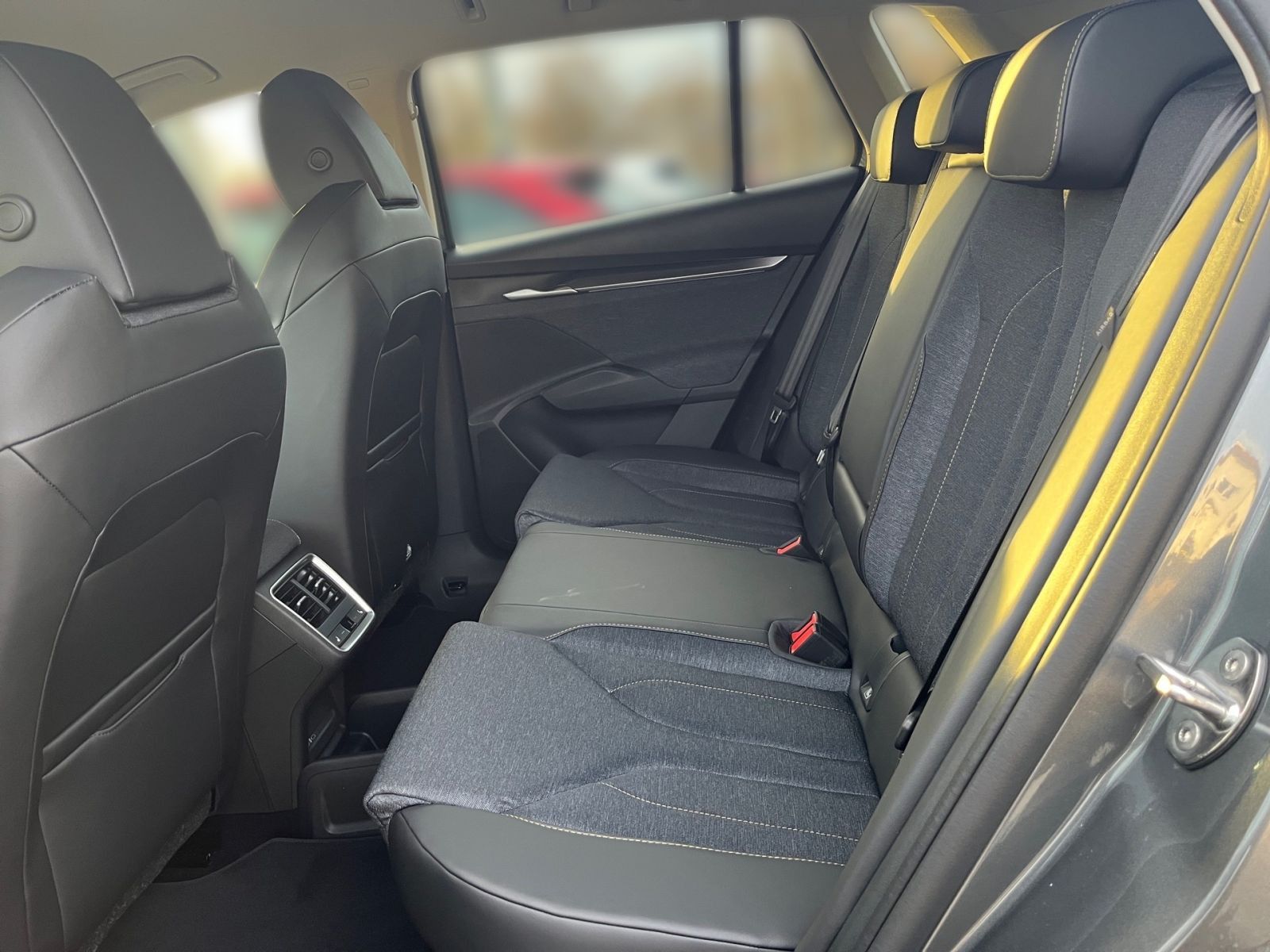Fahrzeugabbildung SKODA Elroq 55kWh 125kW 19" Navi Kamera PDC ACC SH AHK