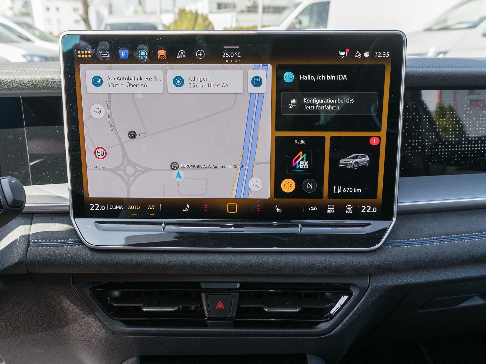 Fahrzeugabbildung Volkswagen Tayron R-Line 2.0 TDI 4M DSG LED HUD PANO AHK VC