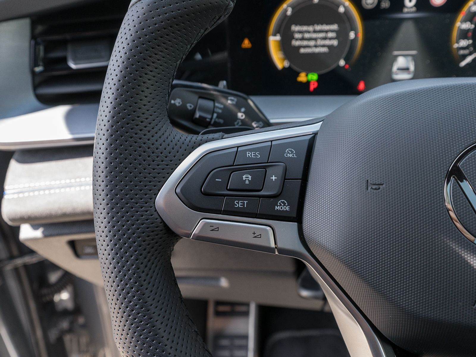 Fahrzeugabbildung Volkswagen Tayron R-Line 2.0 TDI 4M DSG LED HUD PANO AHK VC