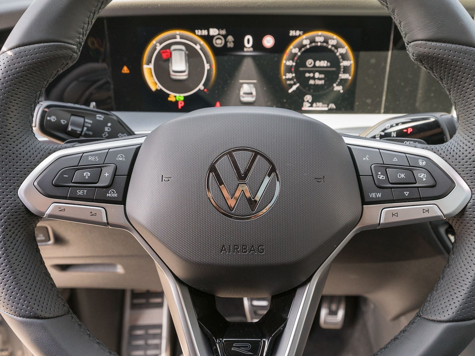 Fahrzeugabbildung Volkswagen Tayron R-Line 2.0 TDI 4M DSG LED HUD PANO AHK VC