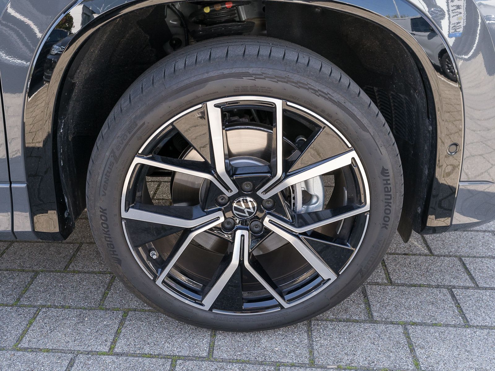 Fahrzeugabbildung Volkswagen Tayron R-Line 2.0 TDI 4M DSG LED HUD PANO AHK VC