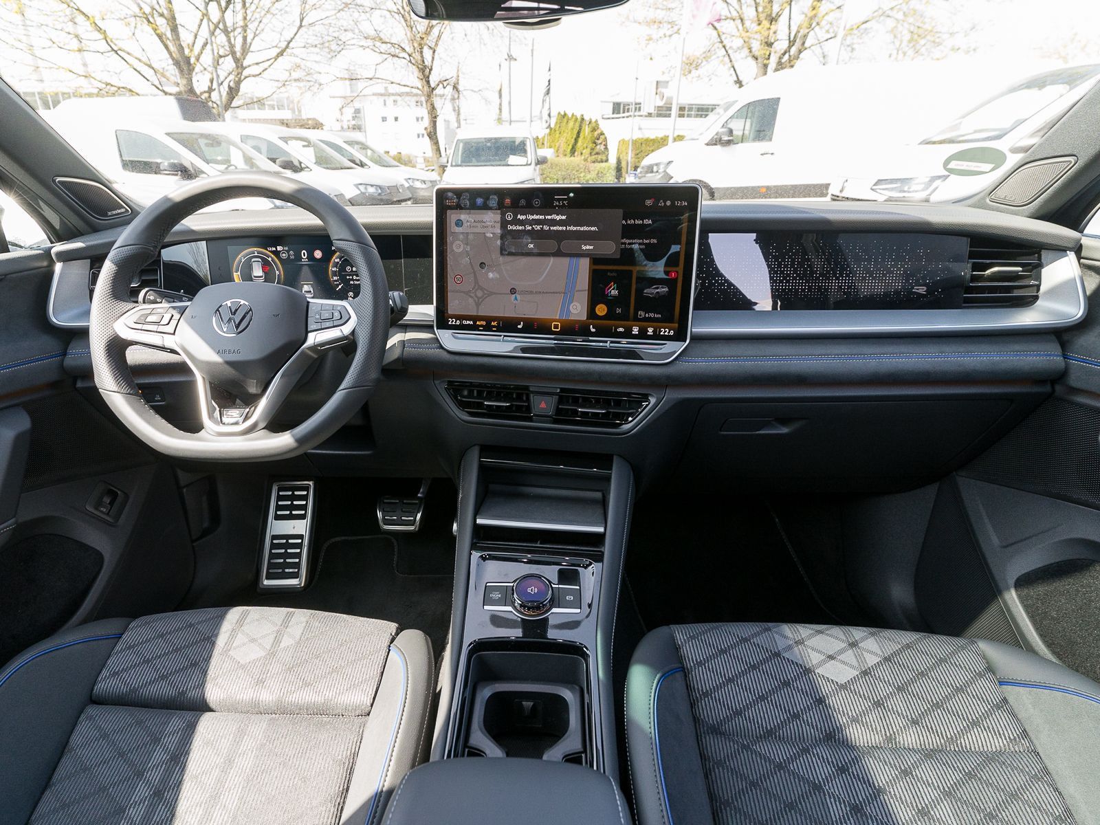 Fahrzeugabbildung Volkswagen Tayron R-Line 2.0 TDI 4M DSG LED HUD PANO AHK VC