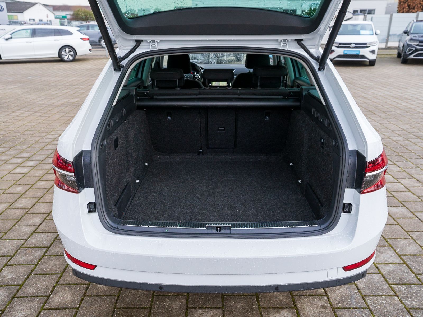 Fahrzeugabbildung SKODA Superb Combi Style 2.0 TDI DSG Navi ACC RFK AHK