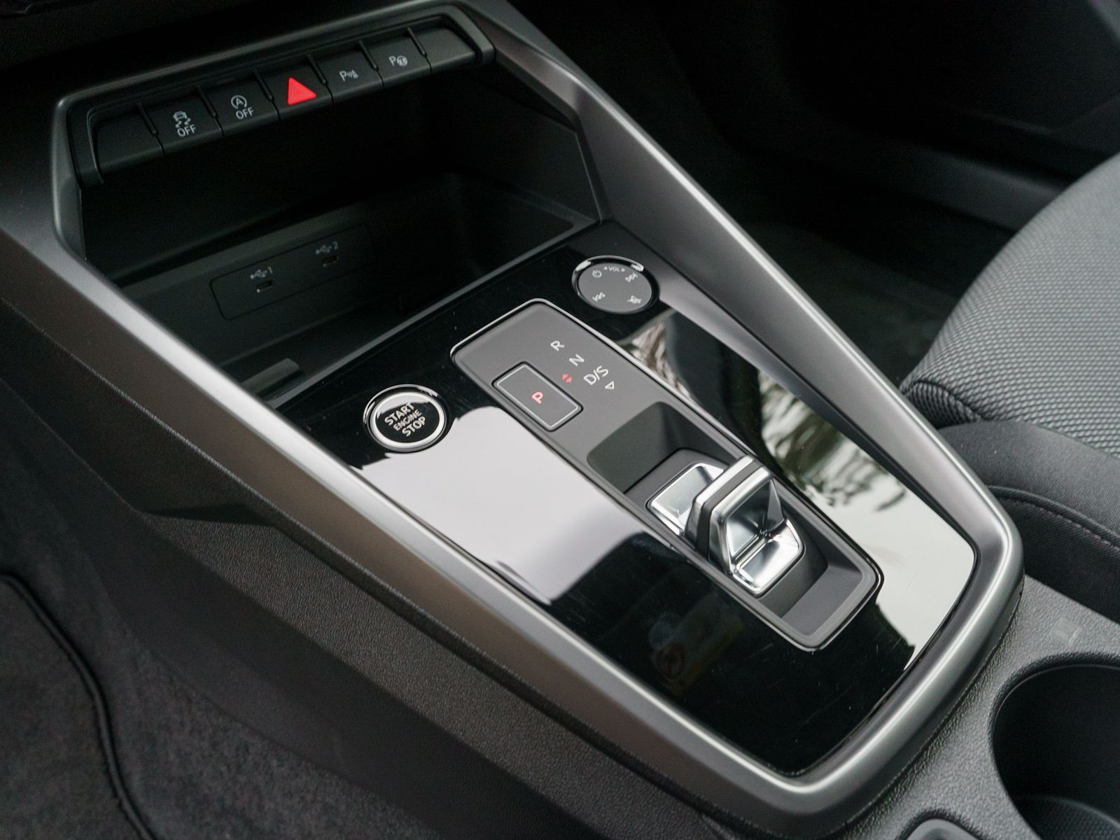 Fahrzeugabbildung Audi A3 Sportback S line 30TDI Stronic Navi AHK ACC