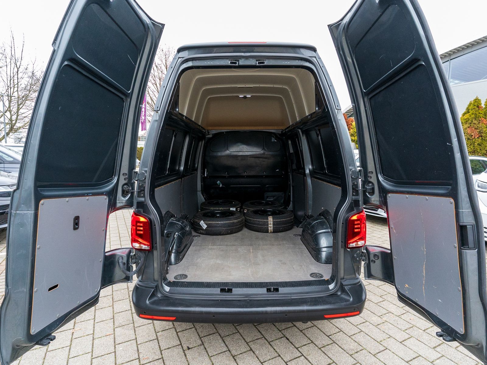 Fahrzeugabbildung Volkswagen T6.1 Transporter Kasten Hoch 2.0 TDI Klima NAVI